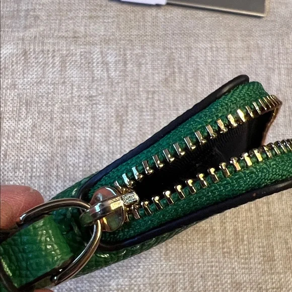 Coach Green Leather Wristlet NWT gold trim. - Picture 10 of 11